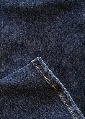 Blåa Power Jeans i stora storlekar, färg och textur.