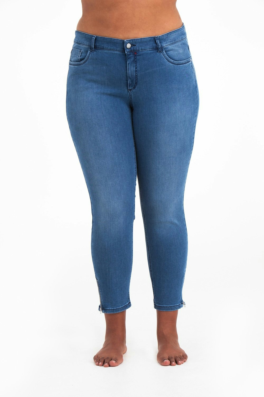 Blåa Power Zip Jeans i stora storlekar, framifrån.