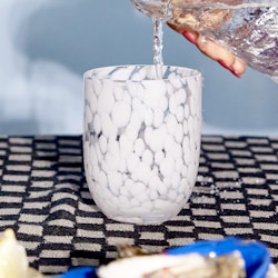Glas ”Messy” vit Byon