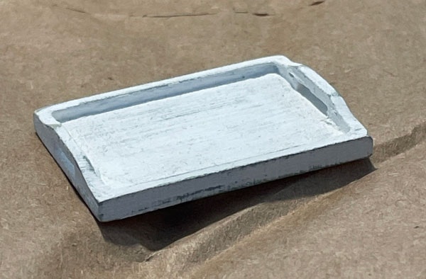 Bricka vitmålad
