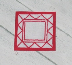 Liten röd duk ca 35 x 35 mm