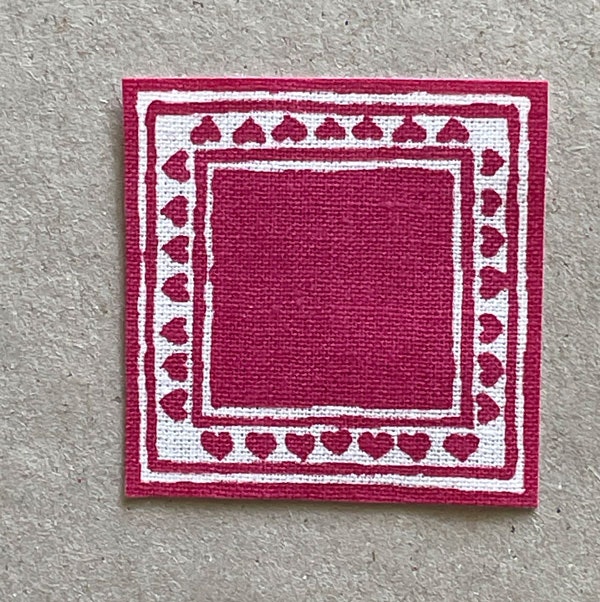 Liten röd duk ca 40 x 40 mm