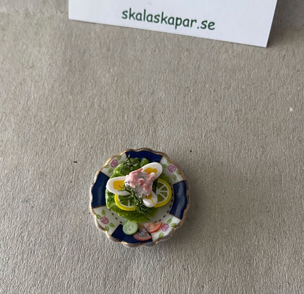 Fat med räk och äggsallad