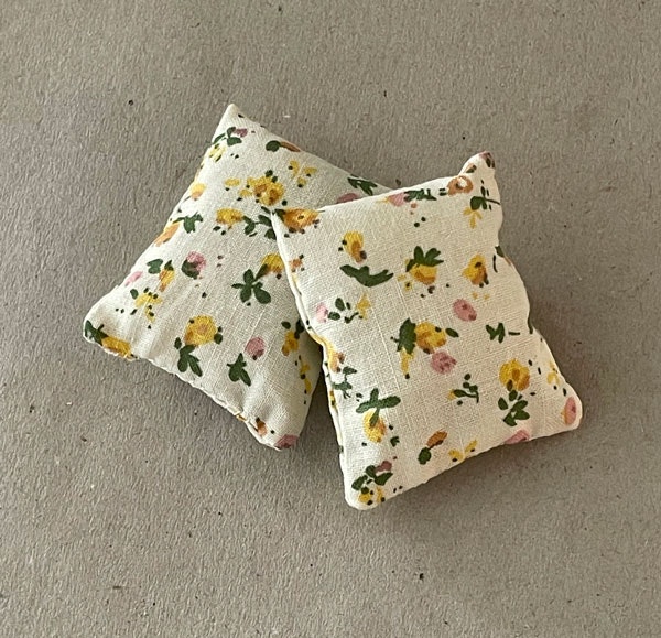 Kuddar beige med blommor, 2 st
