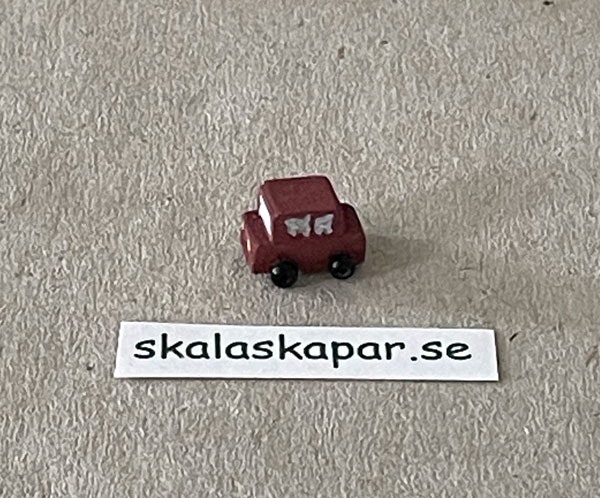 Brunröd liten bil