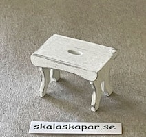 Liten "sliten" vit pall vit