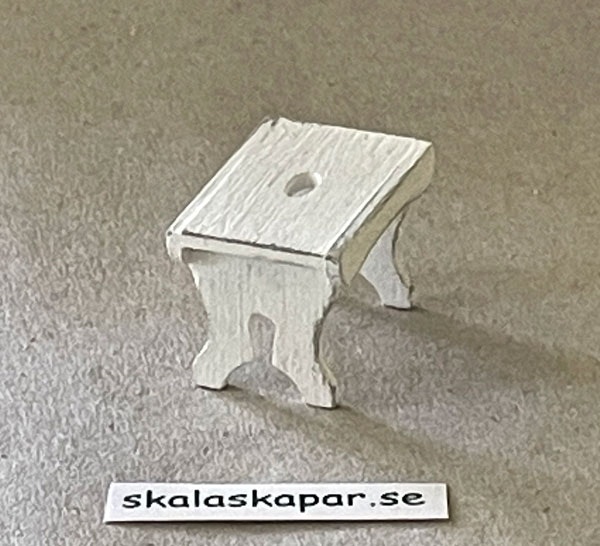 Liten "sliten" vit pall vit