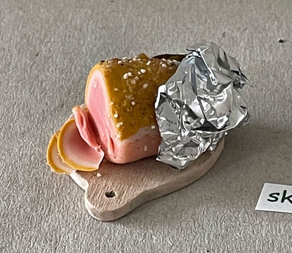 Julskinka på träbräda