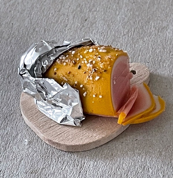 Julskinka på träbräda