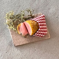 Julskinka på träbräda med grönt (nr3)