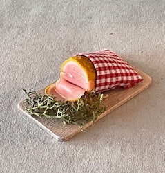 Julskinka på träbräda med grönt (nr5)