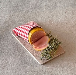 Julskinka på träbräda med grönt (nr5)
