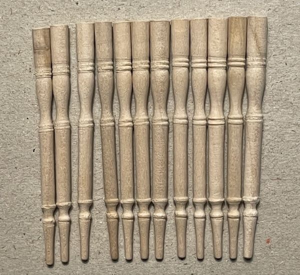 Svarvade pinnar, 12 st, ca 62 mm