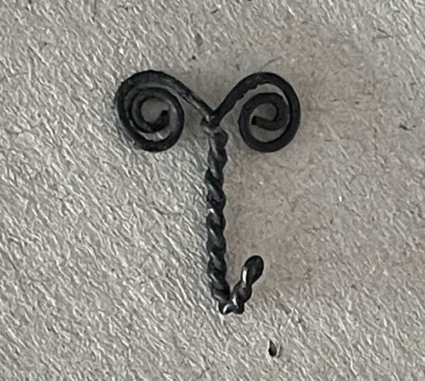 Luffarslöjd, väggkrok med en krok