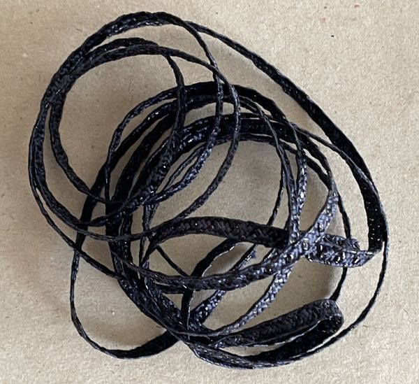 Hattstråband, blåsvart