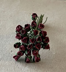 Vinröda rosor i knopp, ca 3 mm