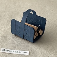 Vedkorg med ved, blå