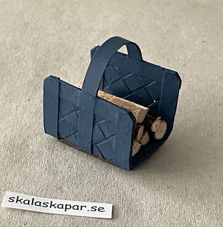 Vedkorg med ved, blå