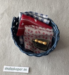 Tvättkorg med strykjärn
