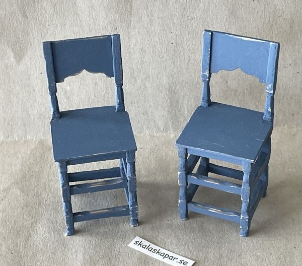 Tolvslåstolar, blåmålade, 2 st