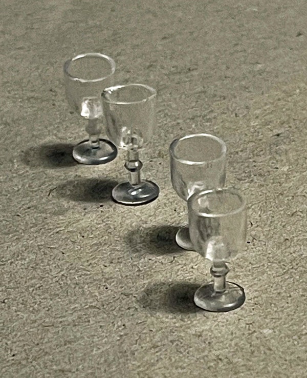 Glas på fot, 4 st, i plast