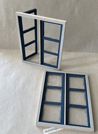 Två målade fönster, ca 82x102 mm