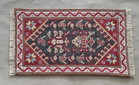 Broderad matta, rödton