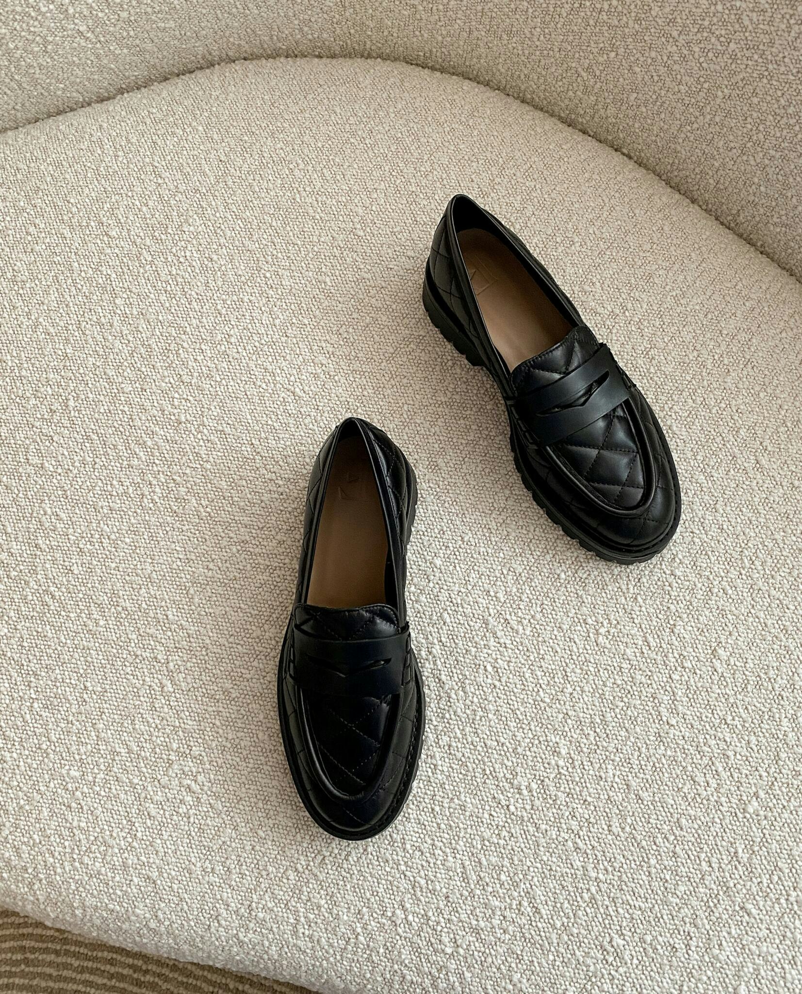 Signe Leather Black Flattered