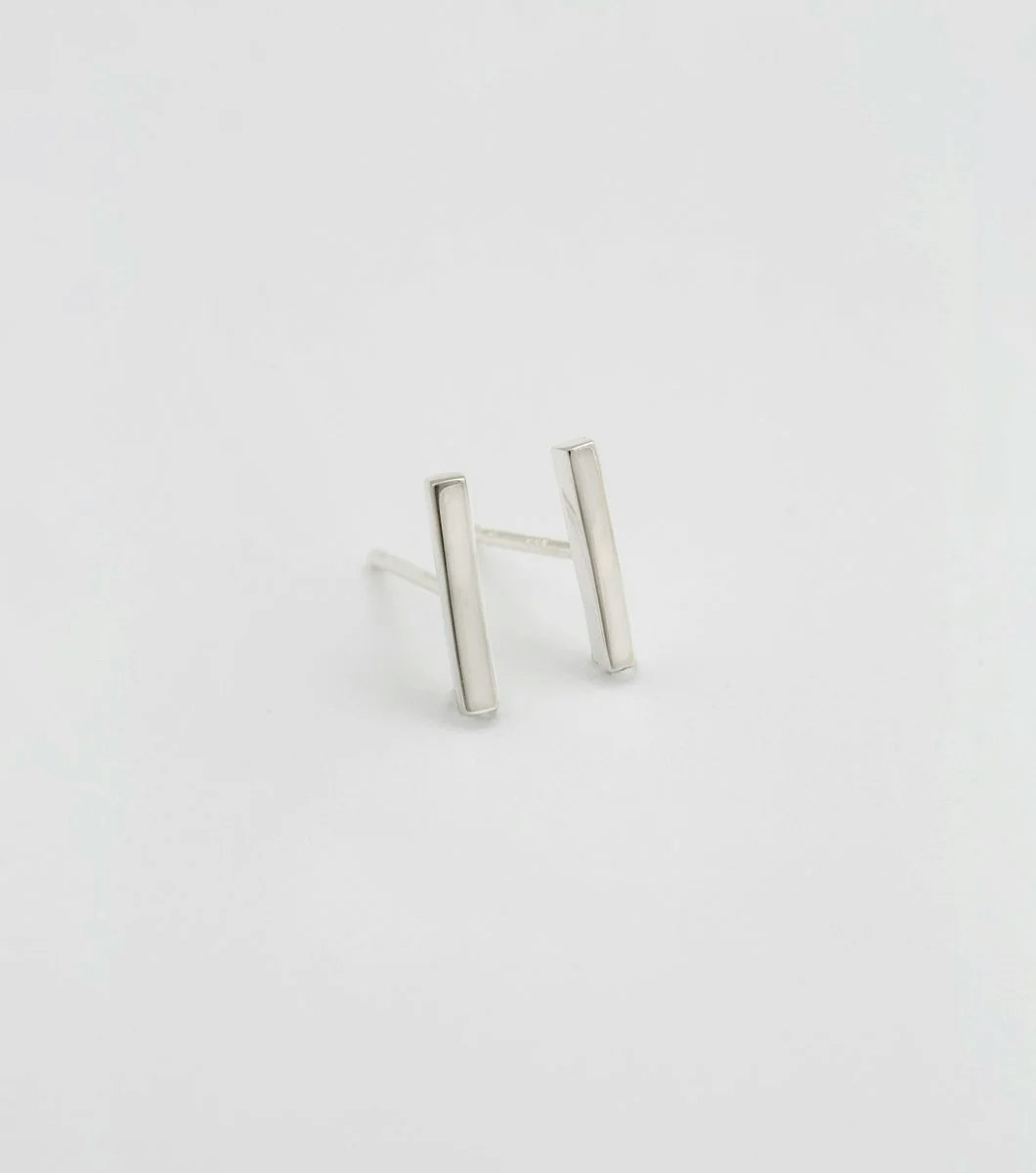 Strict Plain Bar Earrings Silver Syster P