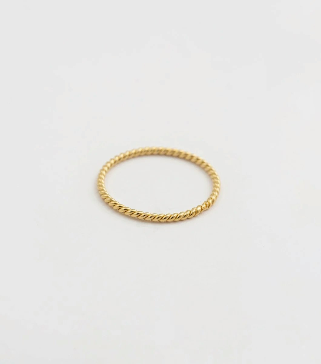 Tiny Twisted Ring Gold Syster P