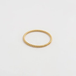 Tiny Twisted Ring Gold Syster P