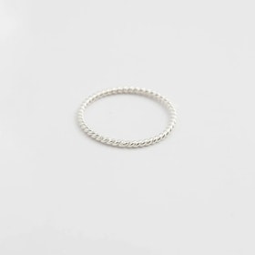 Tiny Twisted Ring Silver Syster P