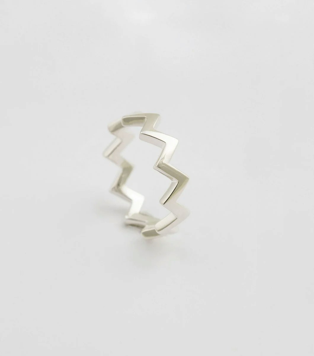 Strict Plain Zigzag Ring Silver Syster P