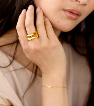 Bolded Wavy Ring Shiny Gold Syster P