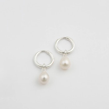 Treasure Pearl Hoops Silver Syster P
