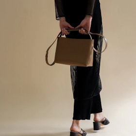 Hedda Midi Handbag Nut Leather Flattered