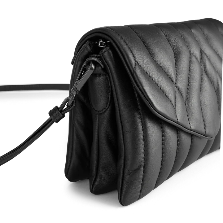 Susana Crossbody Bag Logolike Black Markberg