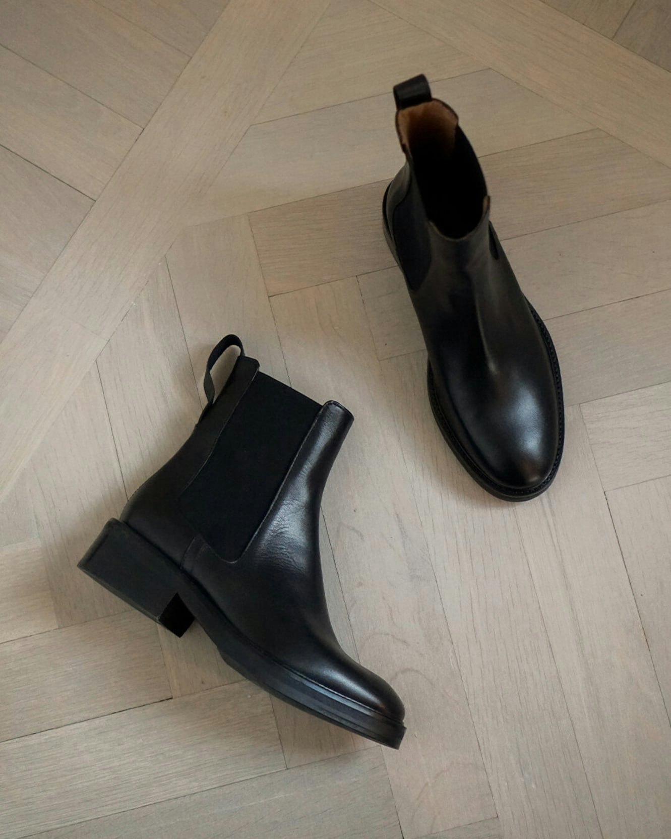 Franca Leather Black Flattered