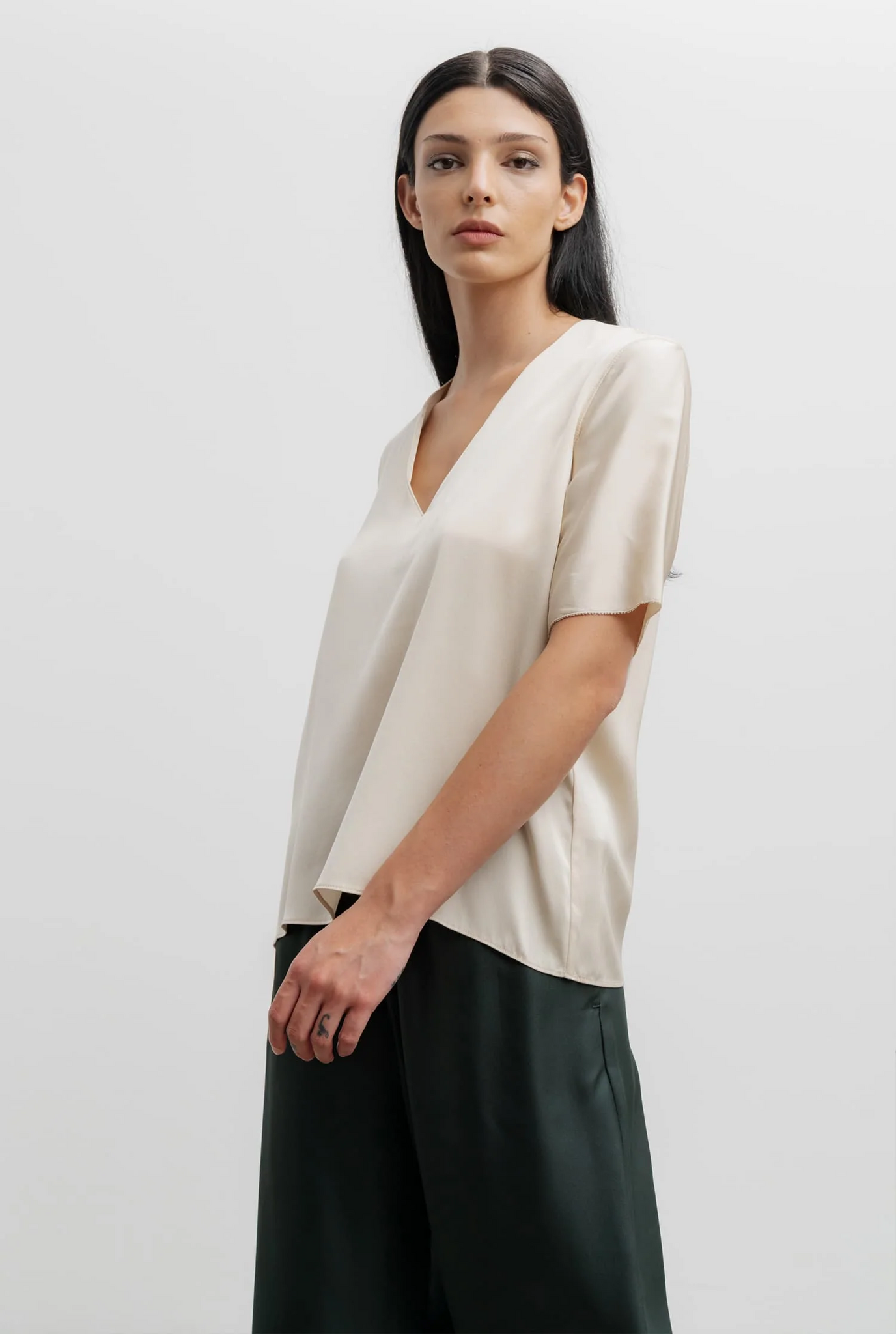 Yoli V neck Blouse Cream Ahlvar Gallery