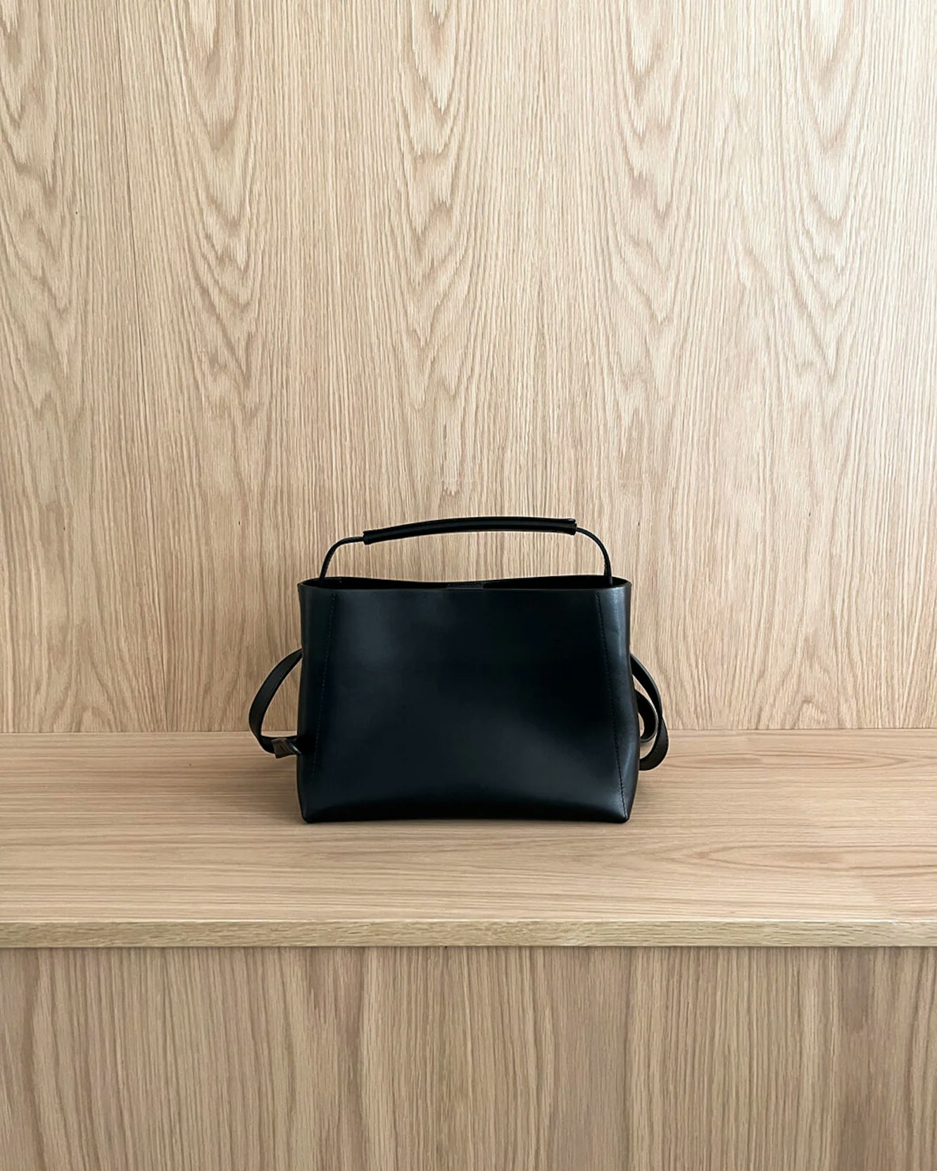 Hedda Midi Handbag Black Leather Flattered