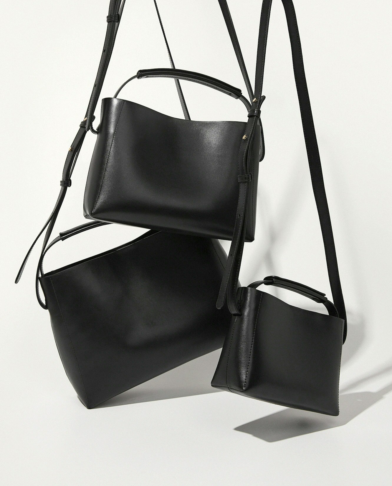 Hedda Midi Handbag Black Leather Flattered