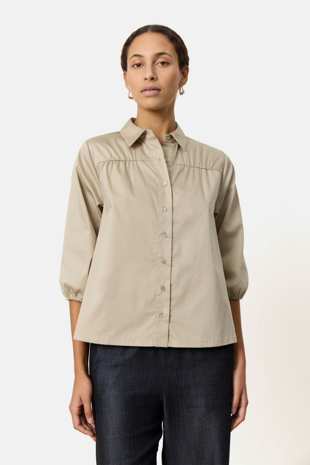 LR-Isla Solid Shirt 102 Plaza Taupe Levete Room