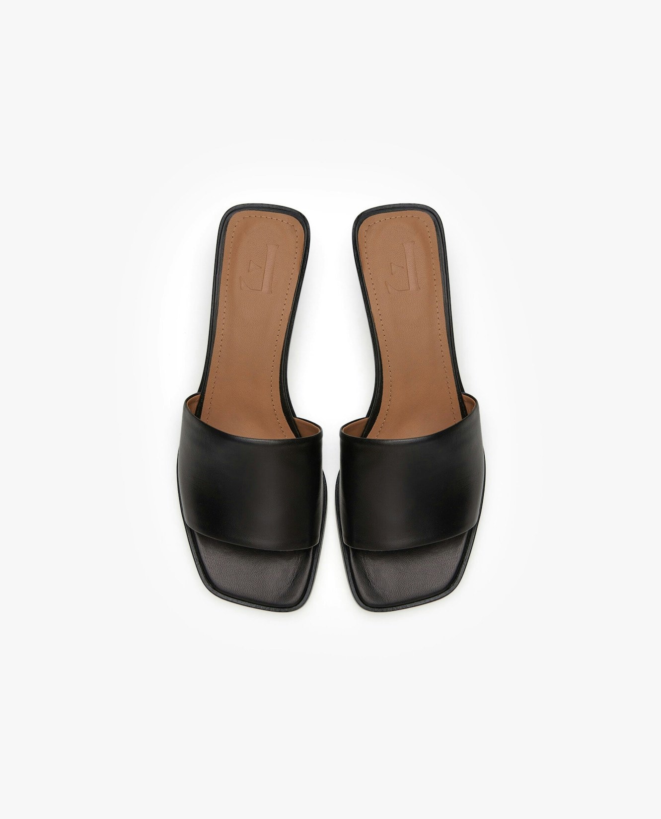 Jody Leather Black Flattered
