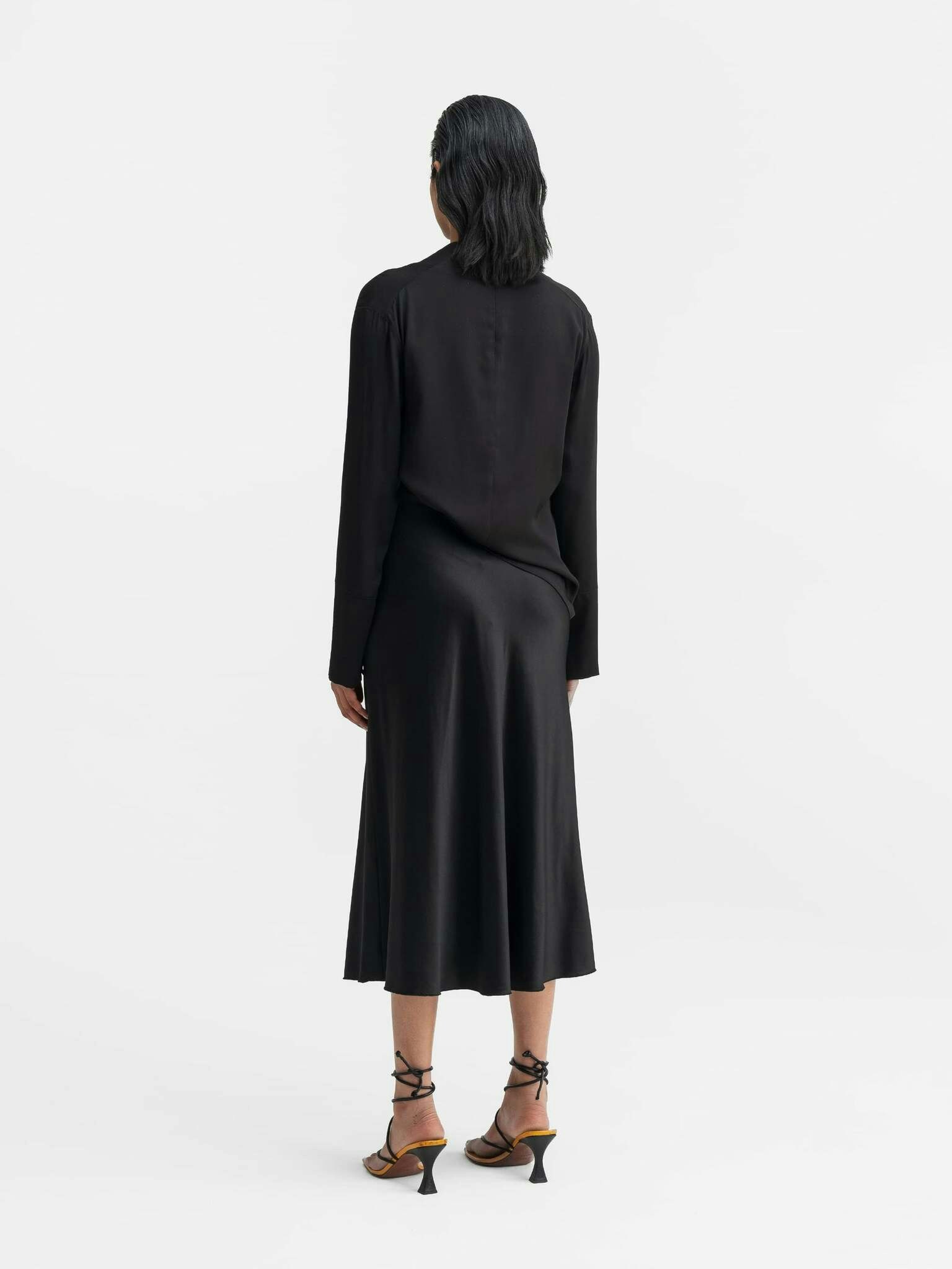 Hana Silk Skirt Black Ahlvar Gallery