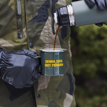 Emaljmugg – Denna sida mot fienden