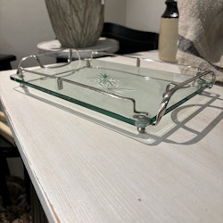 Bricka i glas med beslag i metall vintage