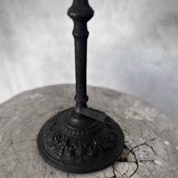 Ljusstake i svart gjutjärn antik Garima