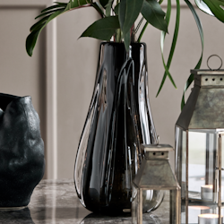 Vas i munblåst glas, brun House Doctor