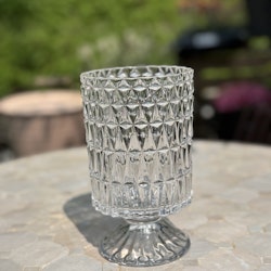 Vas tre olika i glas med mönster