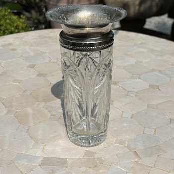 Vas i glas och metall